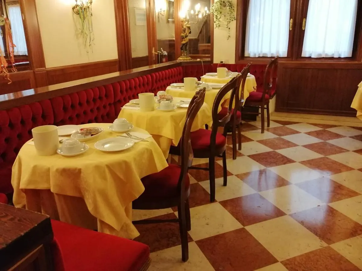 Hotel Falier Benátky 2*,